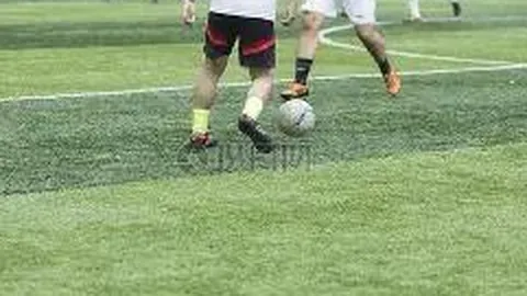 【焦点对决！曼城5-4激战曼联，悬念迭起，胜利意图一触即发】